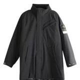 Klasyczny długi płaszcz Stone Island z wysokim kołnierzem